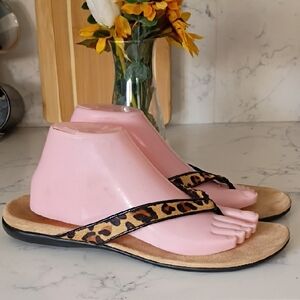 VIONIC Leopard Print Women's Sandals